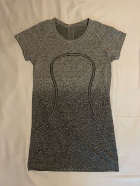 Lululemon Swiftly Tech Heathered Gray Ombré Short Sleeve Women’s Top